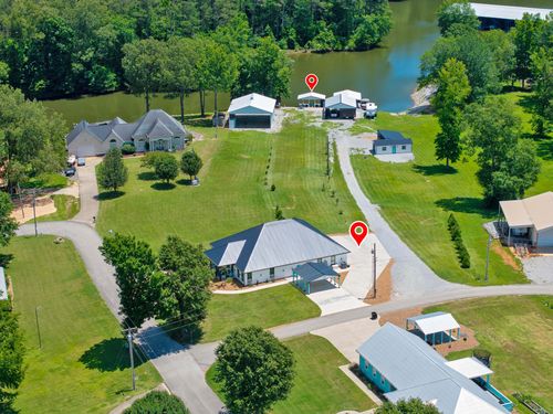 318 Yarbro Harbor Dr, Decaturville, TN, 38329-5419 | Card Image