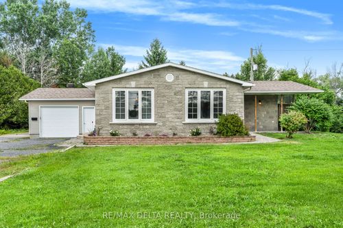 353 Russell Rd, Hammond, ON, K0A2A0 | Card Image