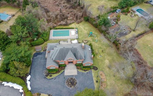 301 Berry Hill Rd, Syosset, NY, 11791-1102 | Card Image