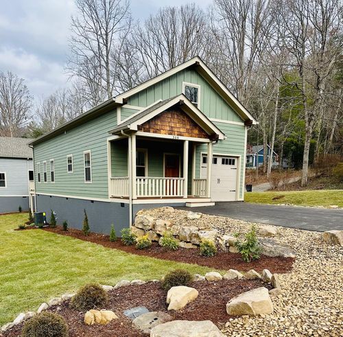 308 9th St, Black Mountain, NC, 28711-2940 | Card Image