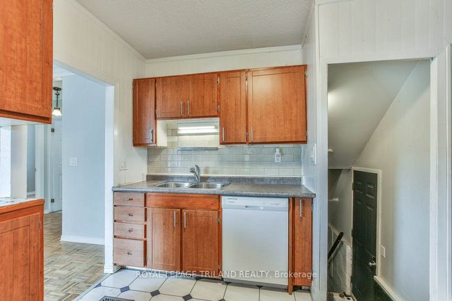 10 Linwood St, Home with 4 bedrooms, 2 bathrooms and 3 parking in London ON | Image 9