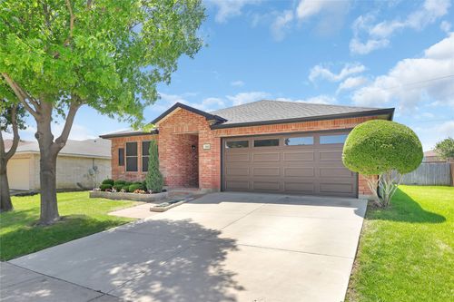 700 Harris Ridge Dr, Arlington, TX, 76002-3753 | Card Image