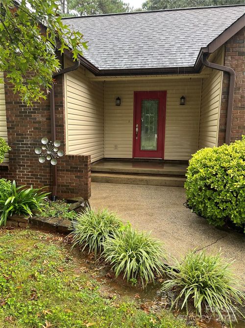 1704 Knightbridge Dr, Newton, NC, 28658-9305 | Card Image