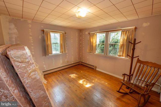 6112 Chestnut St, House other with 4 bedrooms, 1 bathrooms and null parking in Zionsville PA | Image 7