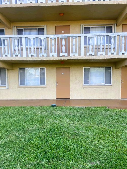 112-100 Village Green Cir E, Palm Springs, FL, 33461-6516 | Card Image