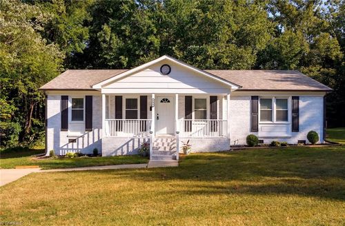 231 Pine Tree Rd, Winston Salem, NC, 27105-2623 | Card Image