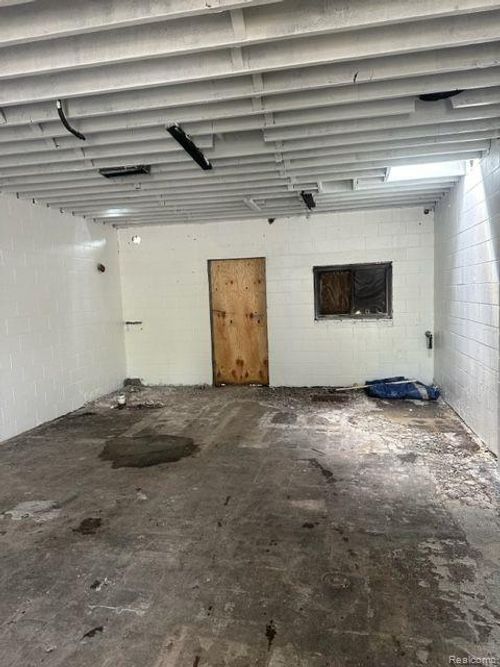 1401 N Dort Hwy, Flint, MI, 48506-3967 | Card Image