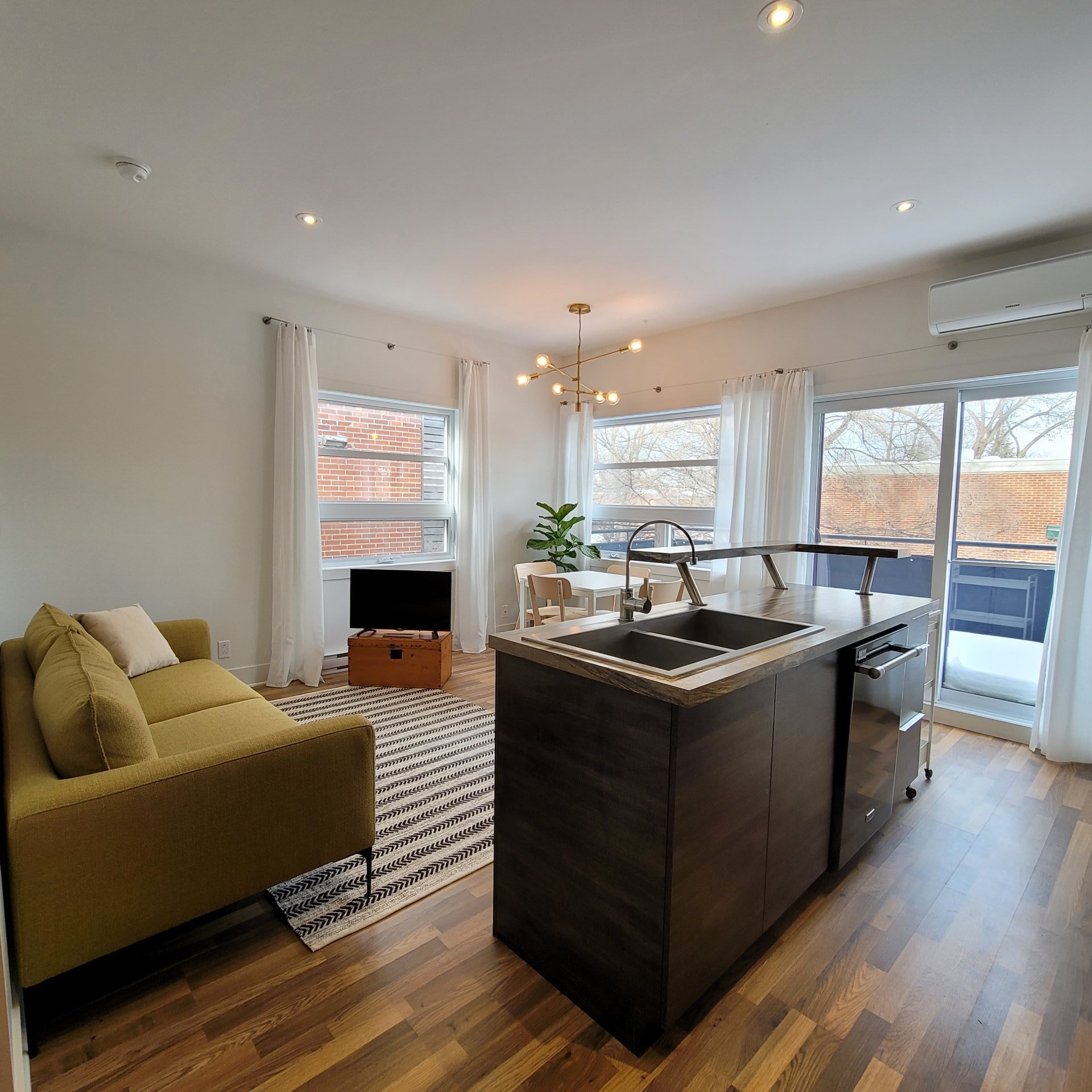 Residential Income in Montréal (Villeray/Saint-Michel/Parc-Extension) 3