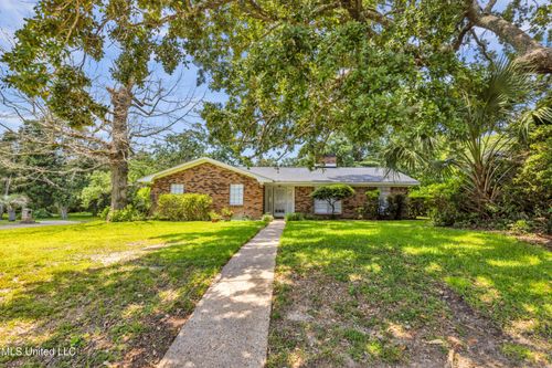 729 Canterbury Dr, Biloxi, MS, 39532-4303 | Card Image