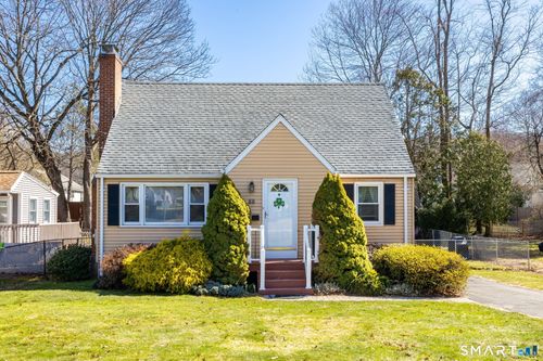 88 Hawley St, Newington, CT, 06111-2560 | Card Image