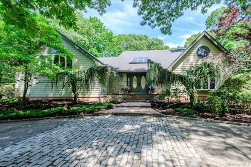 33 Meadow Farm Rd, East Islip, NY, 11730-2911 | Card Image