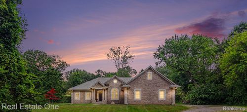 1755 Gray Twig Ln, Milford, MI, 48381-4435 | Card Image