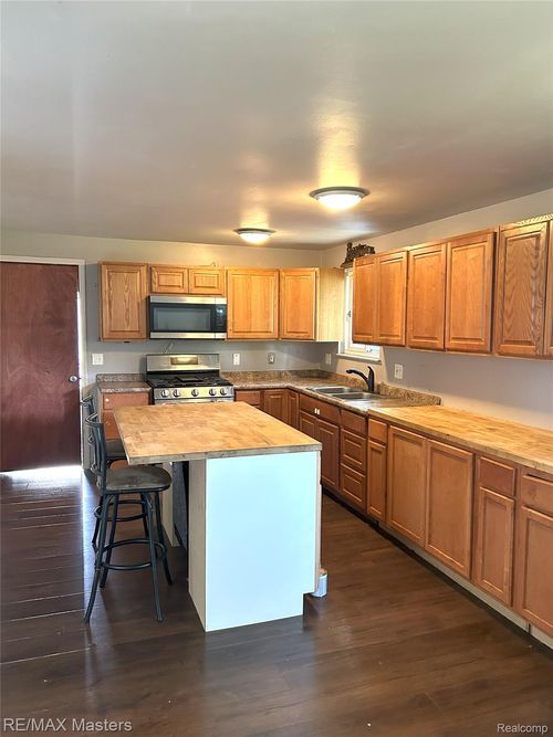 30431 Cherry Ave, Romulus, MI, 48174-3170 | Card Image