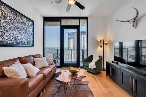 unit-3208-84 N Interstate 35, Austin, TX, 78701-4990 | Card Image