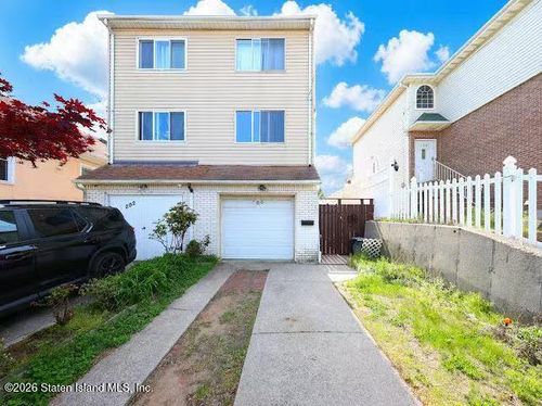 200 Sand Ln, Staten Island, NY, 10305-4503 | Card Image