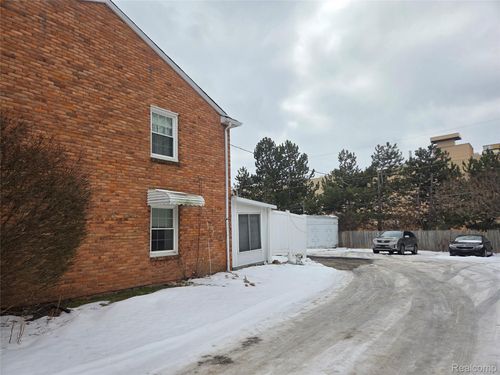 4202 Park Forest Dr, Flint, MI, 48507-2260 | Card Image