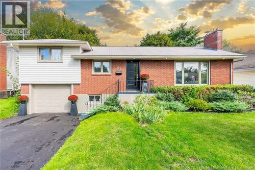 81 Athlone Ave, Moncton, NB, E1E1S4 | Card Image