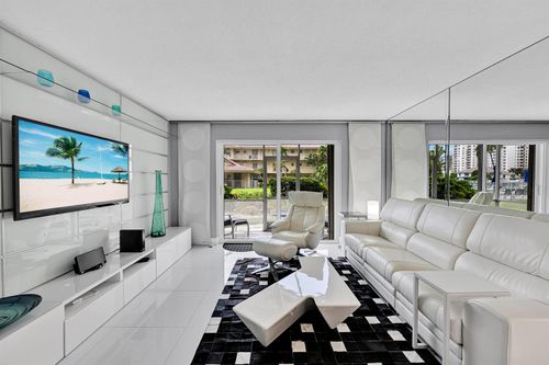 2600 Diana Dr, Hallandale Beach, FL, 33009-4827 | Card Image