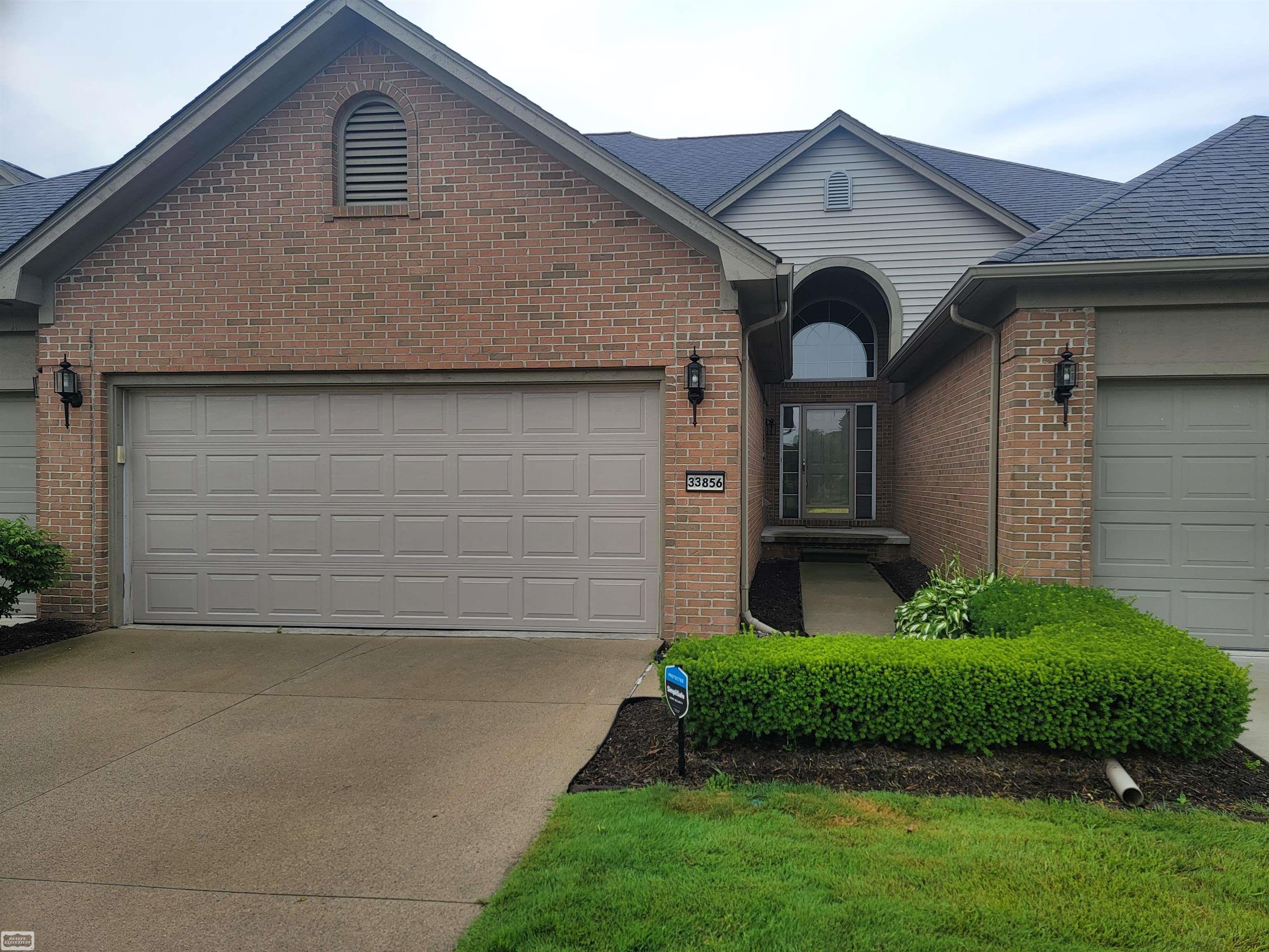 Michigamme Dr, Chesterfield, MI 48047