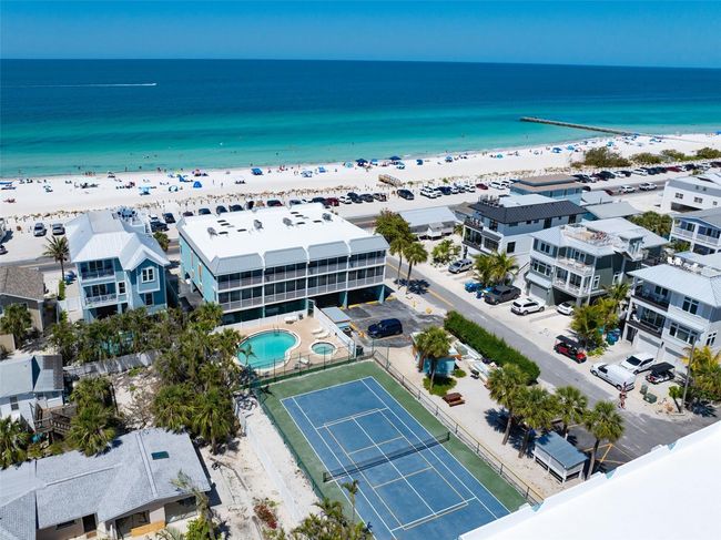 14 - 901 Gulf Dr S, Condo with 2 bedrooms, 2 bathrooms and null parking in Bradenton Beach FL | Image 48
