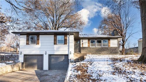 2805 Berry Ave, Independence, MO, 64057-1250 | Card Image