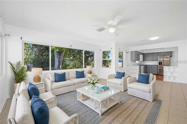 Family Room (Virtually Staged) | Image 25