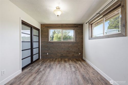 102 Sherwood Ln, Castle Rock, WA, 98611-9462 | Card Image