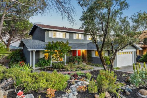 16 Montevideo Way, San Rafael, CA, 94903-1815 | Card Image