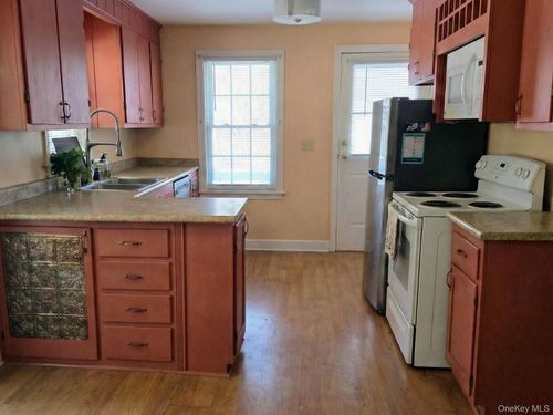 102 Fairview Ave, Kingston, NY, 12401-4200 | Card Image