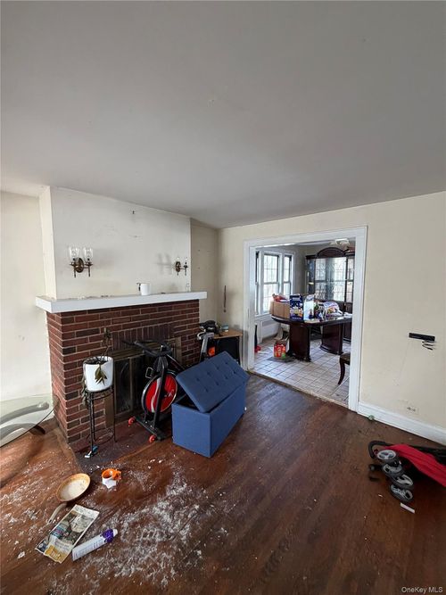 140 Grant Ave, White Plains, NY, 10604-2205 | Card Image