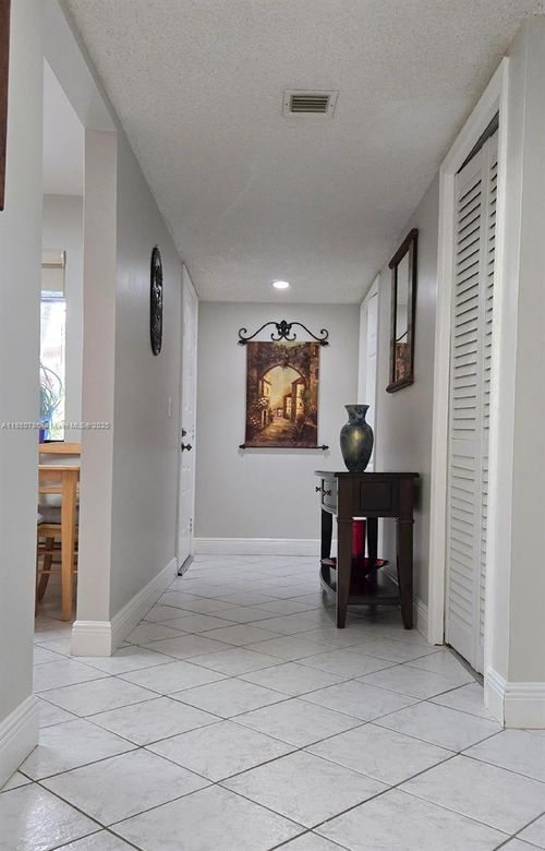 apt-102-302 Lakeview Dr, Weston, FL, 33326-1313 | Card Image