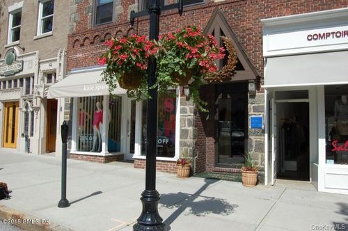 3d-271 Greenwich Ave, Greenwich, CT, 06830-6502 | Card Image