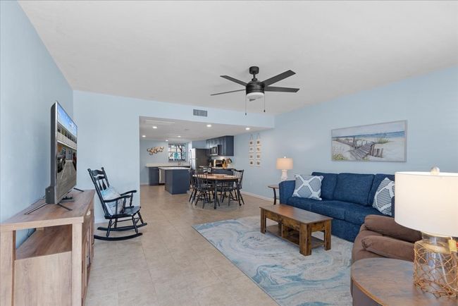 3 - 513 1 St St, Townhouse with 2 bedrooms, 2 bathrooms and null parking in CEDAR KEY FL | Image 6