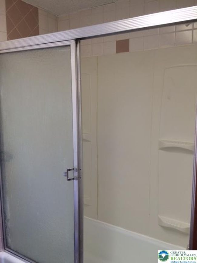 1 - 526 W Gordon St, Home with 2 bedrooms, 1 bathrooms and null parking in Allentown PA | Image 6