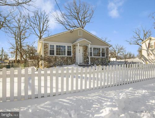 19 Walker Ave, Spotswood, NJ, 08884-1665 | Card Image