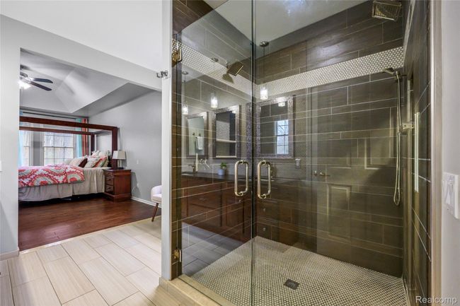 Primary Bathroom | Image 19