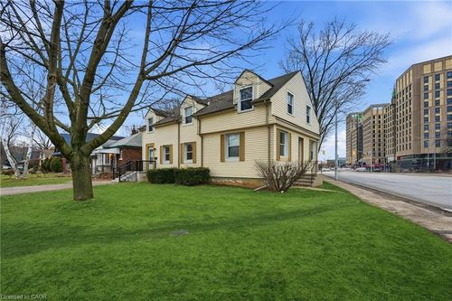 2 Gary Ave, Hamilton, ON, L8S1Y3 | Card Image