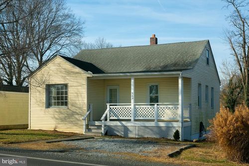 919 Jefferson Ave, CHARLES TOWN, WV, 25414-1247 | Card Image