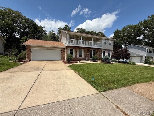 15605 Highcroft Dr, Chesterfield, MO, 63017-4905 | Card Image