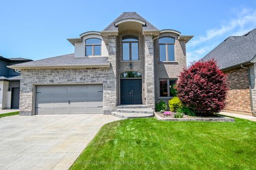 135 Forest Ridge Crt, Welland, ON, L3C0C2 | Card Image