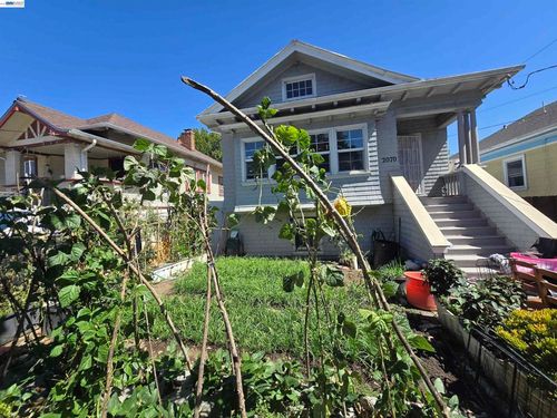 2070 Rosedale Ave, Oakland, CA, 94601-4270 | Card Image