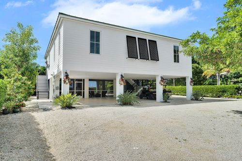 261 W Seaview Dr, Duck Key, FL, 33050-3831 | Card Image