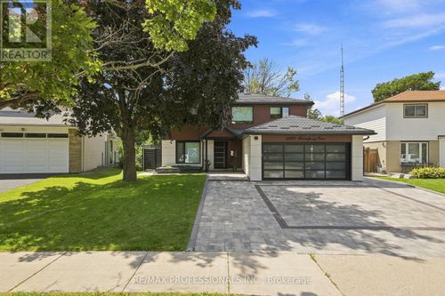 3328 Riverspray Cres, Mississauga, ON, L4Y3M4 | Card Image