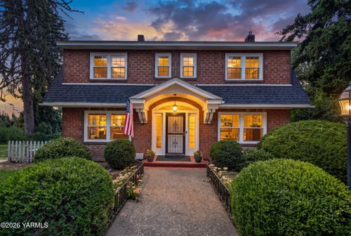 912 Cherry Ln, Grandview, WA, 98930-1400 | Card Image