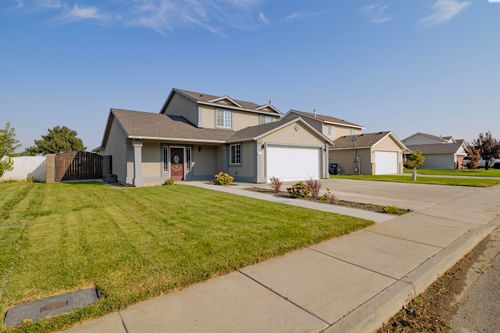 1211 N Beech Ave, Pasco, WA, 99301-4329 | Card Image