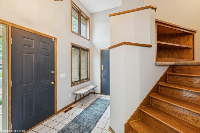 Bright and roomy entryway—perfect for greeting guests and everyday living | Image 6