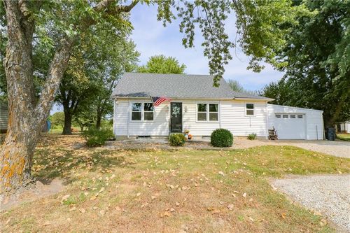 606 E 10th St, Holden, MO, 64040-9421 | Card Image