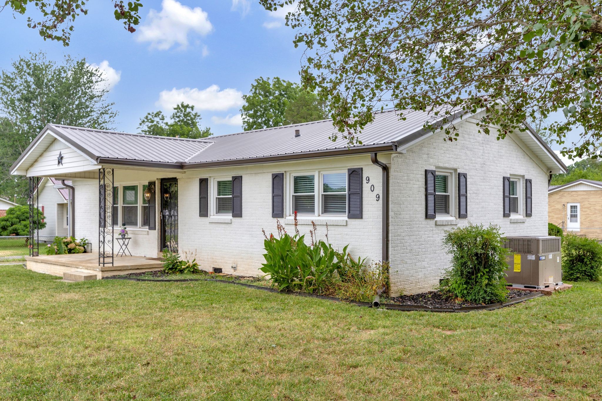 Mahr Ave, Lawrenceburg, TN 38464