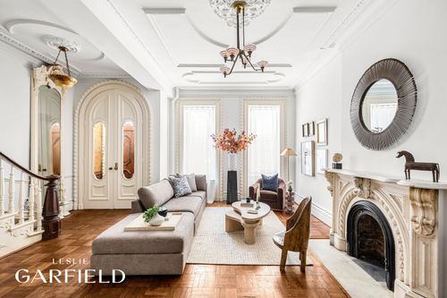 305 E 18th St, New York, NY, 10003-2802 | Card Image