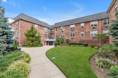 apt-228-2 Fowler Ave, Lynbrook, NY, 11563-2043 | Card Image